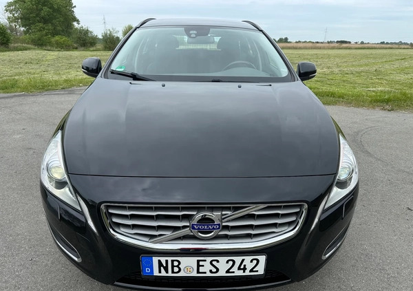 Volvo V60 cena 39800 przebieg: 149000, rok produkcji 2013 z Inowrocław małe 562